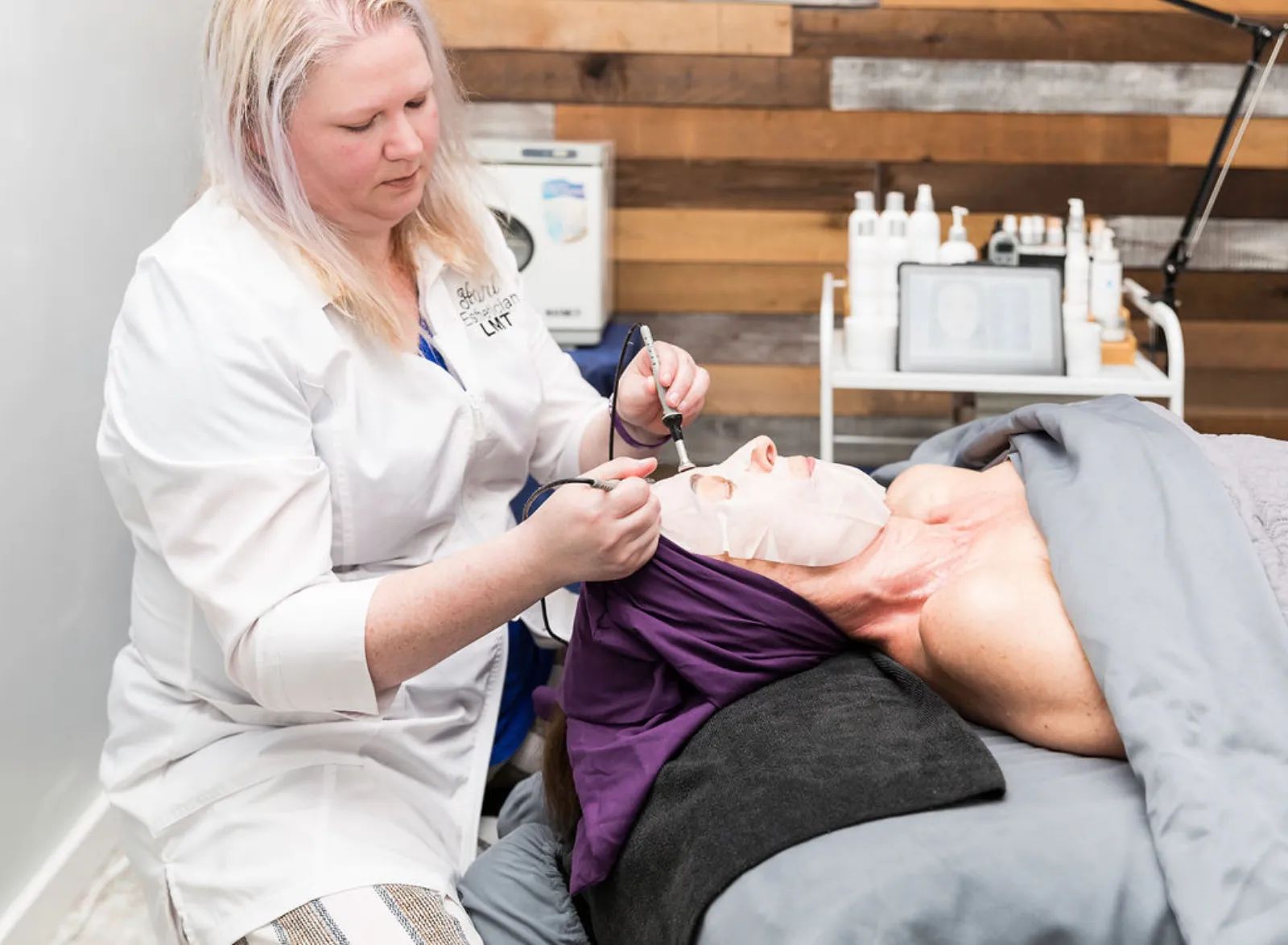 Hart Fandridge giving a facial at Piedmont Injury Massage in Hoschton, GA